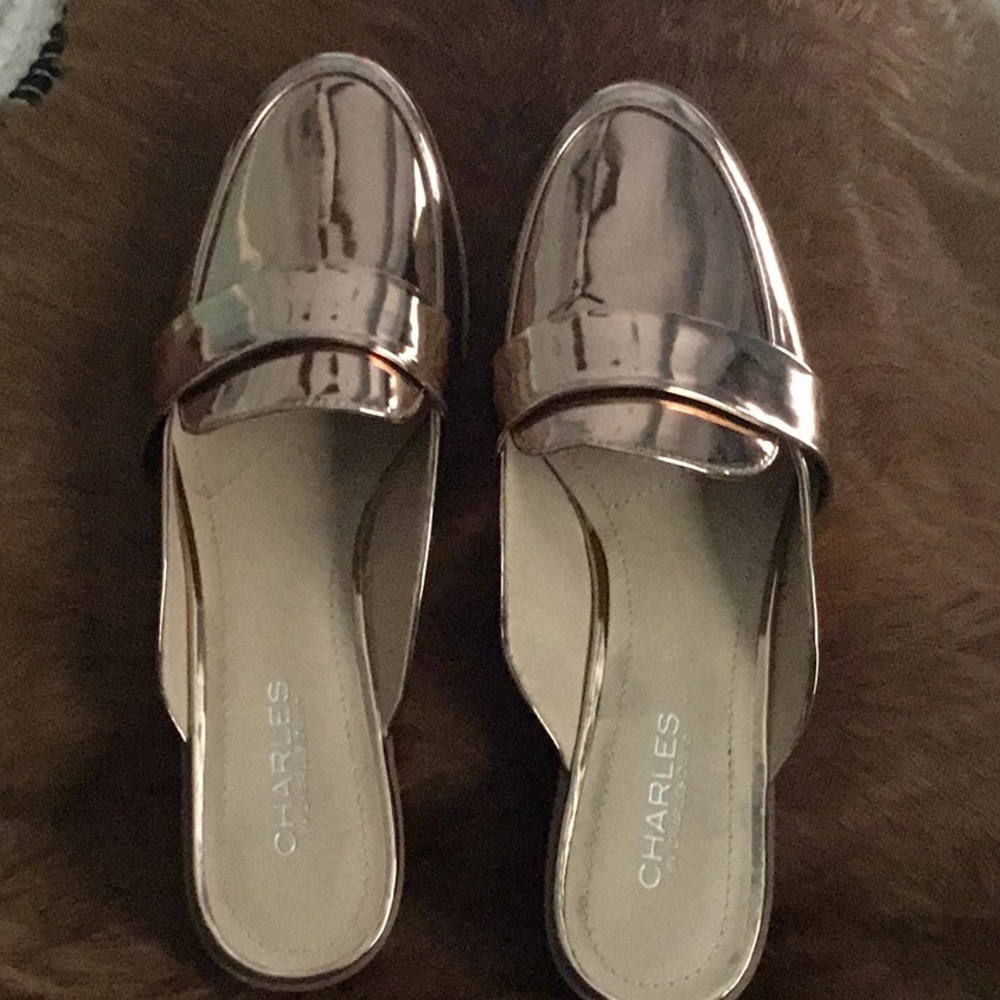 CHARLES DAVID -SLIDES IN ROSE GOLD WITH A STRAP ACROSS THE TOE-